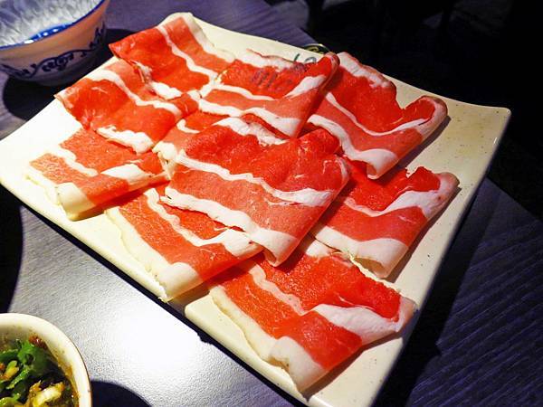 【蘆洲餐廳】川之流涮涮鍋-火烤兩吃火鍋店