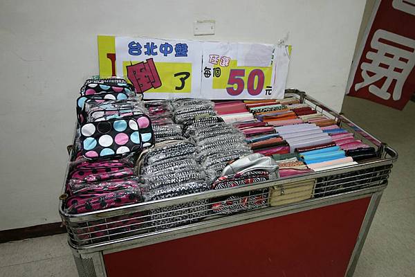 【比網路書店更便宜】暢銷新書、兒童書、工具書全面下殺６９折，流行背包、後背包全面下殺３折起。新竹活力廣場特賣會