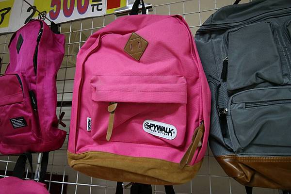 【比網路書店更便宜】暢銷新書、兒童書、工具書全面下殺６９折，流行背包、後背包全面下殺３折起。新竹活力廣場特賣會