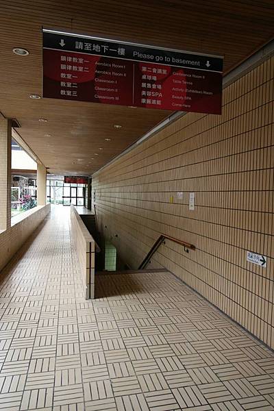 【比網路書店更便宜】暢銷新書、兒童書、工具書全面下殺６９折，流行背包、後背包全面下殺３折起。新竹活力廣場特賣會