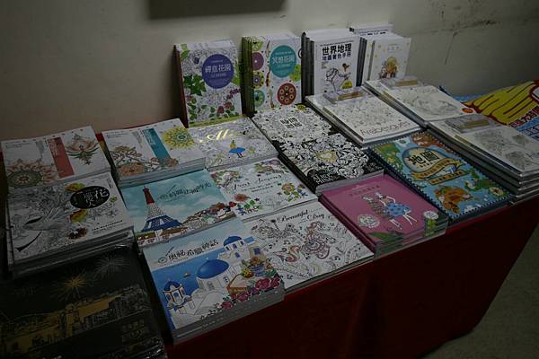 【比網路書店更便宜】暢銷新書、兒童書、工具書全面下殺６９折，流行背包、後背包全面下殺３折起。新竹活力廣場特賣會