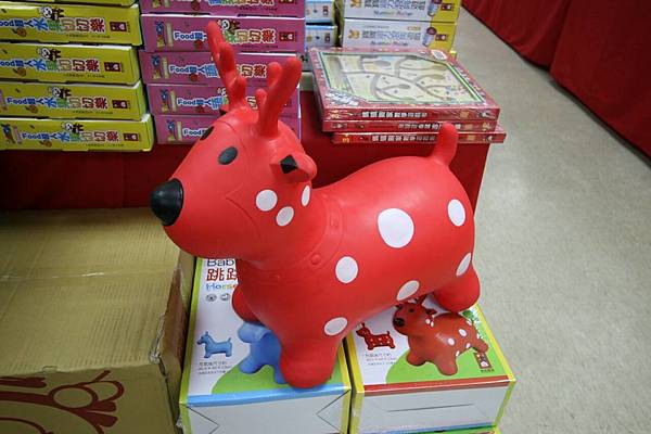 【比網路書店更便宜】暢銷新書、兒童書、工具書全面下殺６９折，流行背包、後背包全面下殺３折起。新竹活力廣場特賣會