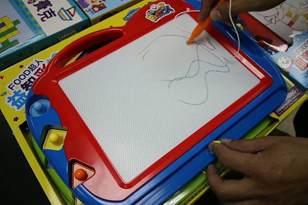 【比網路書店更便宜】暢銷新書、兒童書、工具書全面下殺６９折，流行背包、後背包全面下殺３折起。新竹活力廣場特賣會