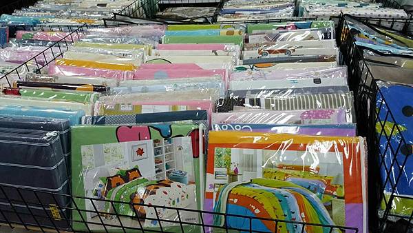 【比網路書店更便宜】暢銷新書、兒童書、工具書全面下殺６９折，流行背包、後背包全面下殺３折起。新竹活力廣場特賣會