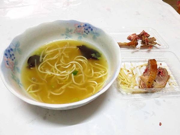 【新莊美食】中華路市場鴨肉麵-綜合運動場旁的超大份量什錦麵