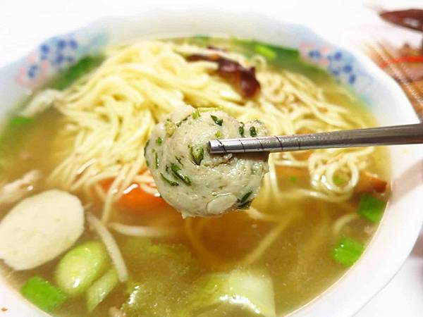 【新莊美食】中華路市場鴨肉麵-綜合運動場旁的超大份量什錦麵