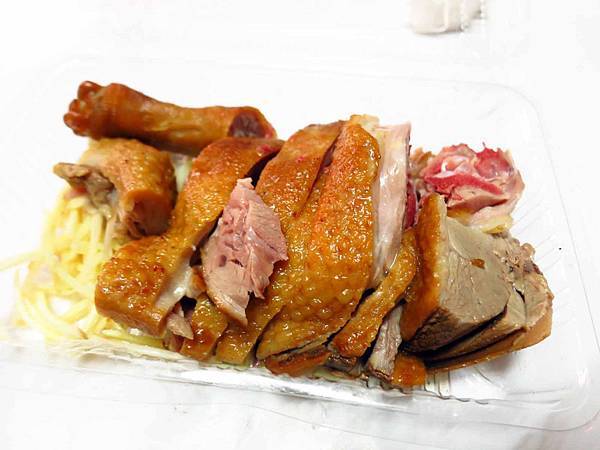 【新莊美食】中華路市場鴨肉麵-綜合運動場旁的超大份量什錦麵