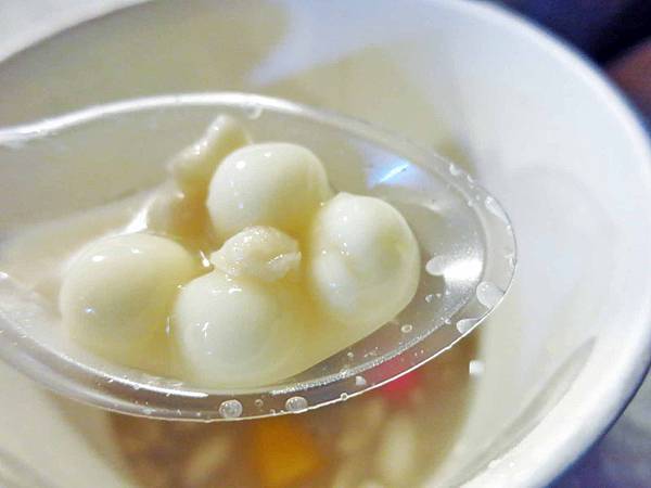 【蘆洲美食】夜市燒仙草花生湯-料爆多的巷弄美食