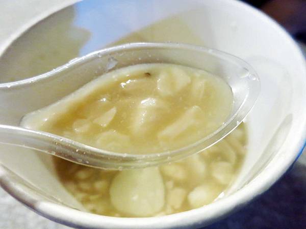 【蘆洲美食】夜市燒仙草花生湯-料爆多的巷弄美食