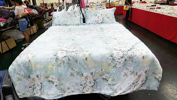 【比網路書店更便宜】暢銷新書、兒童書、工具書全面下殺６９折，流行背包、後背包全面下殺３折起。新竹活力廣場特賣會