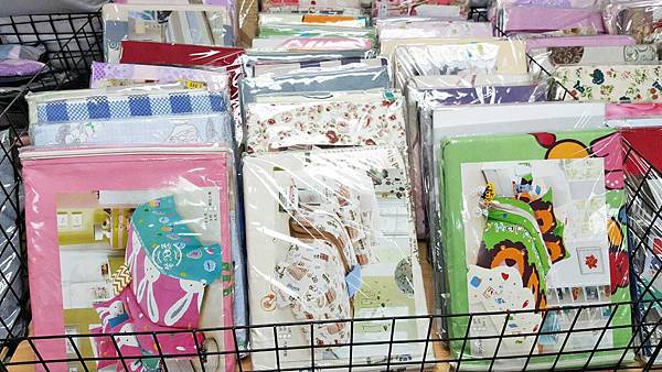 【比網路書店更便宜】暢銷新書、兒童書、工具書全面下殺６９折，流行背包、後背包全面下殺３折起。新竹活力廣場特賣會