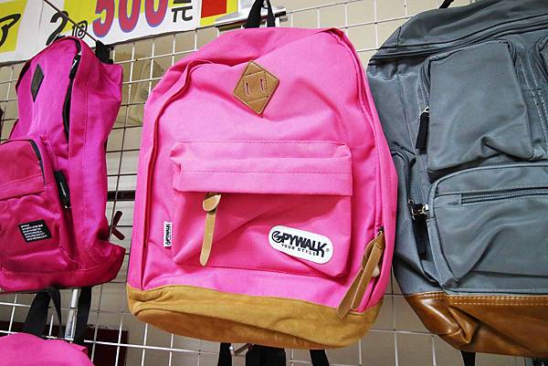 【比網路書店更便宜】暢銷新書、兒童書、工具書全面下殺６９折，流行背包、後背包全面下殺３折起。新竹活力廣場特賣會