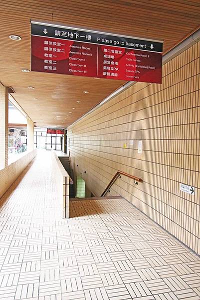 【比網路書店更便宜】暢銷新書、兒童書、工具書全面下殺６９折，流行背包、後背包全面下殺３折起。新竹活力廣場特賣會