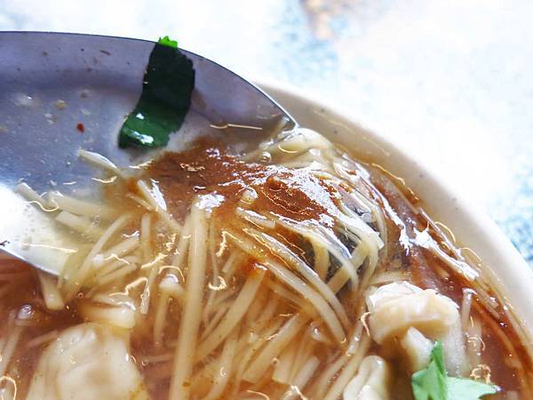 【蘆洲美食】九芎街蚵仔麵線-特殊的胡椒烏醋口味麵線