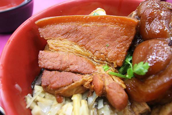 【桃園美食】台北永康豬腳爌肉-軟嫩的豬腳腿庫飯
