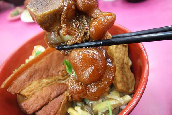 【桃園美食】台北永康豬腳爌肉-軟嫩的豬腳腿庫飯