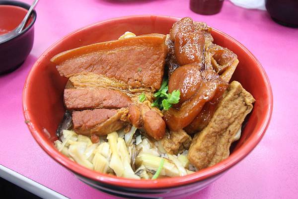 【桃園美食】台北永康豬腳爌肉-軟嫩的豬腳腿庫飯 【桃園美食】台北永康豬腳爌肉-軟嫩的豬腳腿庫飯