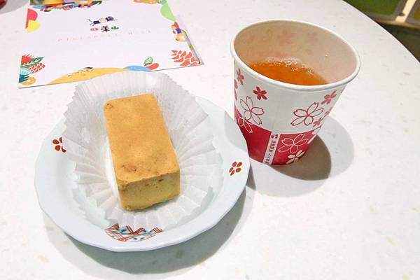 【台北伴手禮美食】旺萊山鳳梨酥-1顆鳳梨只能做4顆鳳梨酥-免費試吃整顆鳳梨酥