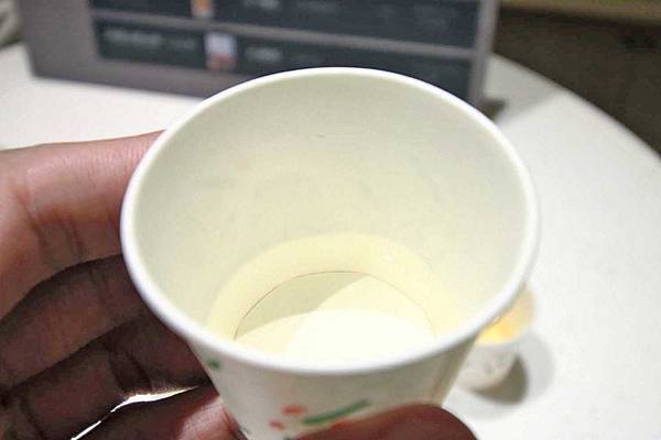 【台北伴手禮美食】旺萊山鳳梨酥-1顆鳳梨只能做4顆鳳梨酥-免費試吃整顆鳳梨酥