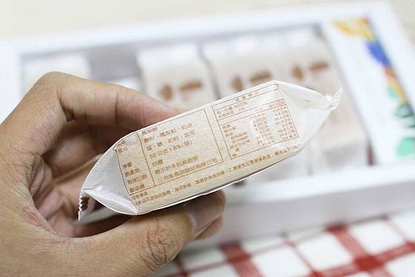 【台北伴手禮美食】旺萊山鳳梨酥-1顆鳳梨只能做4顆鳳梨酥-免費試吃整顆鳳梨酥