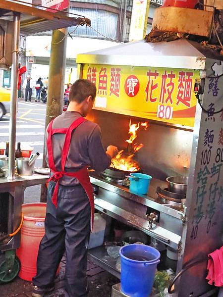 【台北美食】大橋頭阿寶師台東鱔魚麵-大火快炒好吃的鱔魚麵