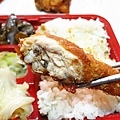 【新莊美食】信德外送便當-外酥內嫩的超厚實雞腿