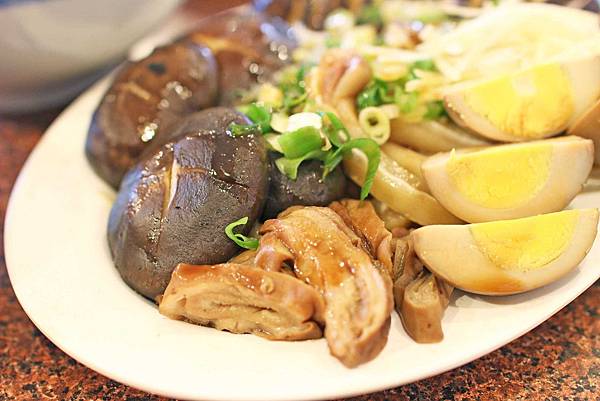 【桃園餐廳】四五六年級吃喝小館-中壢懷舊主題餐廳，打造復古氣息