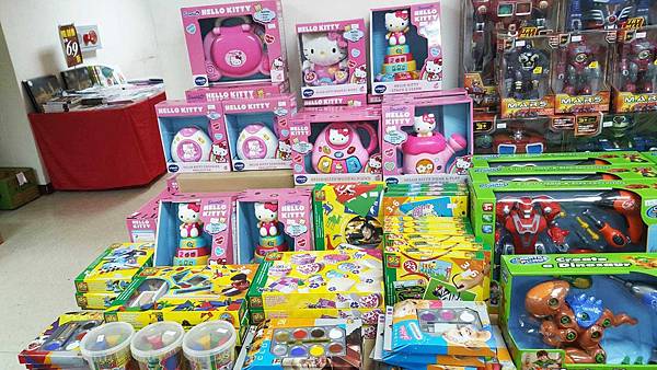 【比網路書店更便宜】暢銷新書、兒童書、工具書全面下殺６９折，流行背包、後背包全面下殺３折起。新竹活力廣場特賣會