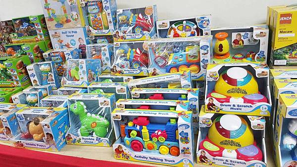 【比網路書店更便宜】暢銷新書、兒童書、工具書全面下殺６９折，流行背包、後背包全面下殺３折起。新竹活力廣場特賣會