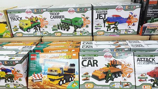 【比網路書店更便宜】暢銷新書、兒童書、工具書全面下殺６９折，流行背包、後背包全面下殺３折起。新竹活力廣場特賣會