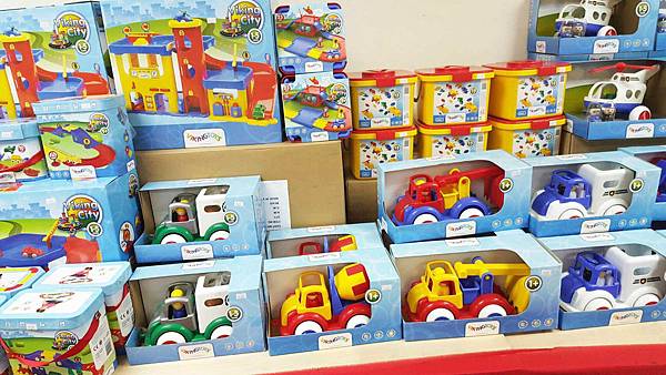 【比網路書店更便宜】暢銷新書、兒童書、工具書全面下殺６９折，流行背包、後背包全面下殺３折起。新竹活力廣場特賣會