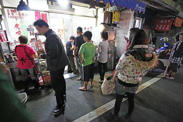 【新竹美食】納味飲食店-比拳頭還大的豬腳麵線-宵夜美食