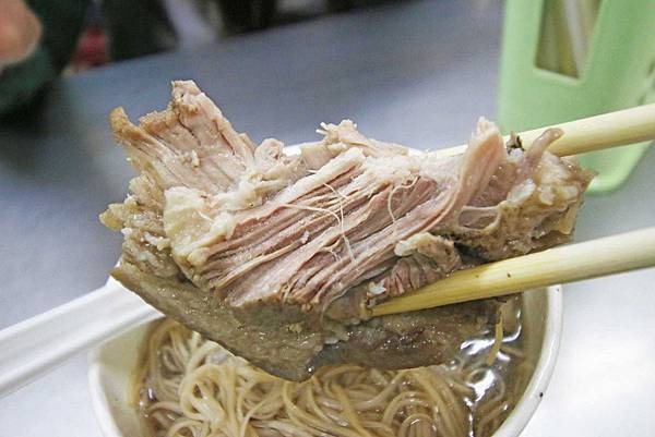 【新竹美食】納味飲食店-比拳頭還大的豬腳麵線-宵夜美食