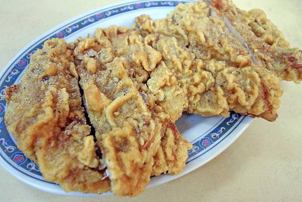 【台北萬華美食】e園排骨-超大份量30年老店