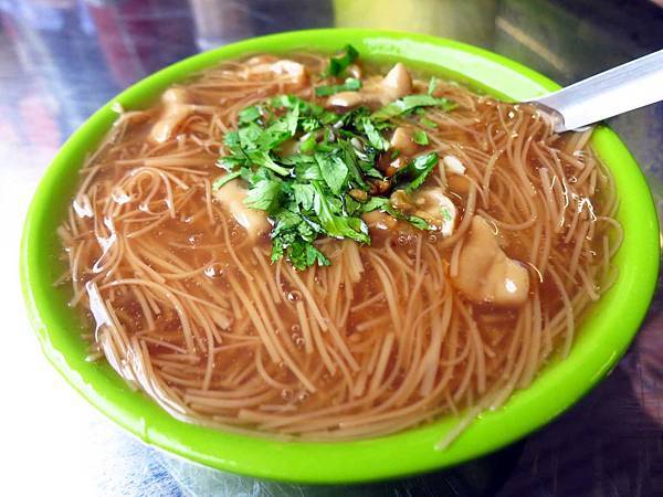 【蘆洲美食】三角公園大腸麵線-湯頭甜而不膩的麵線