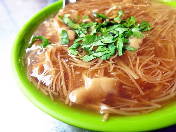 【蘆洲美食】三角公園大腸麵線-湯頭甜而不膩的麵線