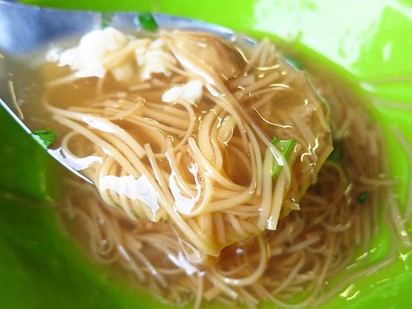 【蘆洲美食】三角公園大腸麵線-湯頭甜而不膩的麵線