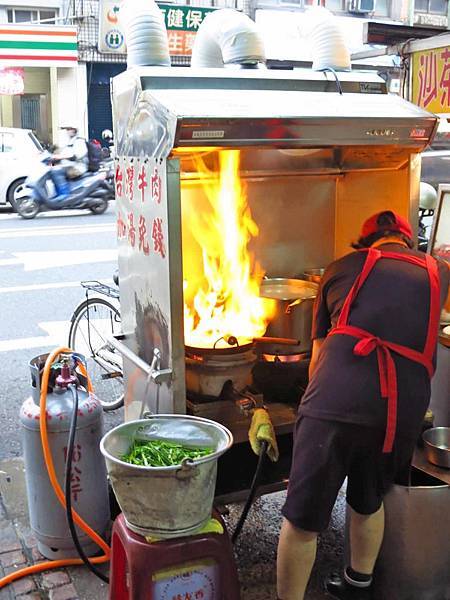 【台北美食】新營人牛肉-平價版的台灣牛肉美食 【台北美食】新營人牛肉-平價版的台灣牛肉美食