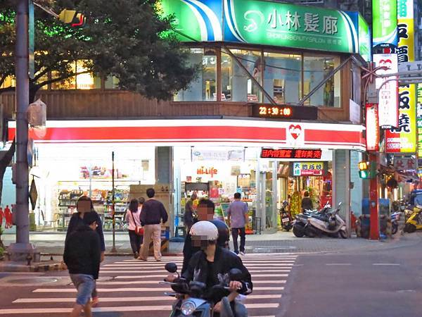 【台北美食】重慶北路鍋貼小吃-10個30元的鍋貼