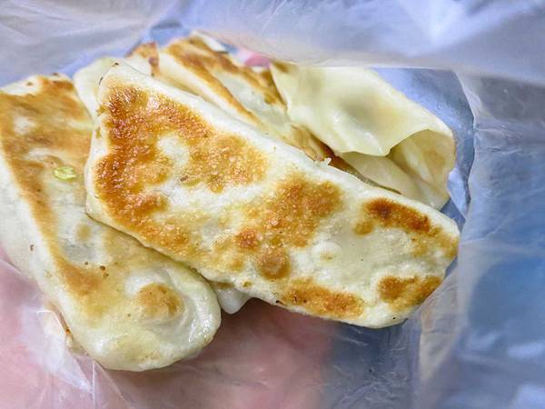 【台北美食】重慶北路鍋貼小吃-10個30元的鍋貼