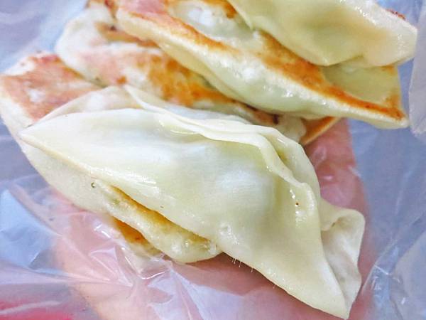 【台北美食】重慶北路鍋貼小吃-10個30元的鍋貼 【台北美食】重慶北路鍋貼小吃-10個30元的鍋貼