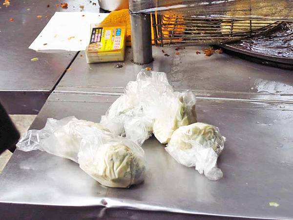 【台北美食】黃福龍脆皮蔥油餅-台北車站銅板美食