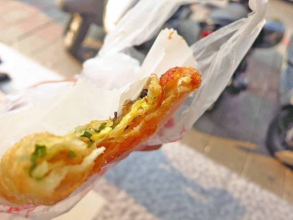 【台北美食】黃福龍脆皮蔥油餅-台北車站銅板美食