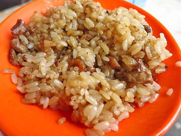 【新莊美食】自由街油飯蒜味肉羹湯-蒜味濃厚的肉羹湯