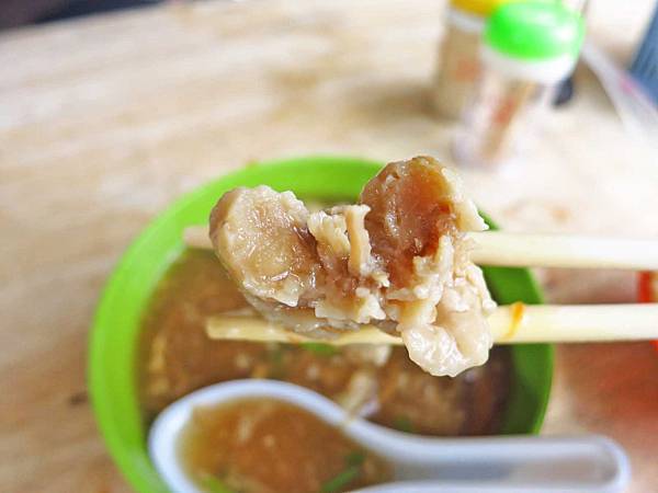 【新莊美食】自由街油飯蒜味肉羹湯-蒜味濃厚的肉羹湯
