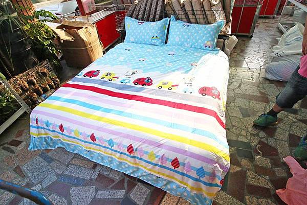 【比網路書店更便宜】暢銷新書、兒童書、工具書全面下殺６９折，流行背包、後背包全面下殺１折起。苗栗竹南特賣會