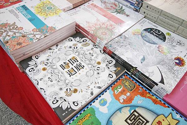 【比網路書店更便宜】暢銷新書、兒童書、工具書全面下殺６９折，流行背包、後背包全面下殺１折起。苗栗竹南特賣會