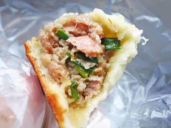 【蘆洲美食】港式阿郎鮮肉包-皮薄餡多會爆漿的水煎包