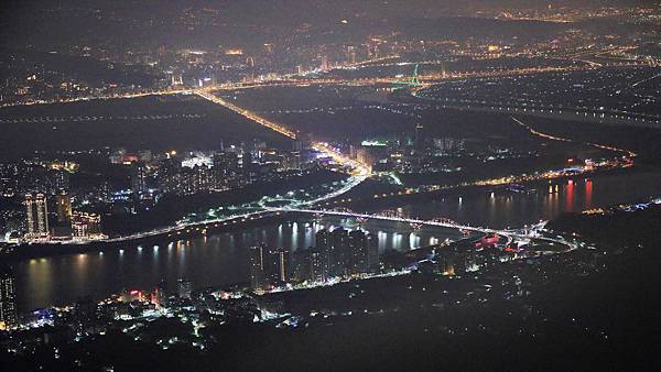 【台北旅遊】觀音山硬漢嶺夜景-淡水河口的美麗夜景