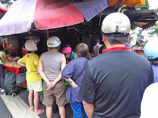 【板橋美食】福德街炸雞-超人氣排隊炸雞店